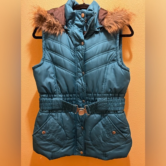 Dollhouse Brand quilted hooded Veat - Picture 2 of 5